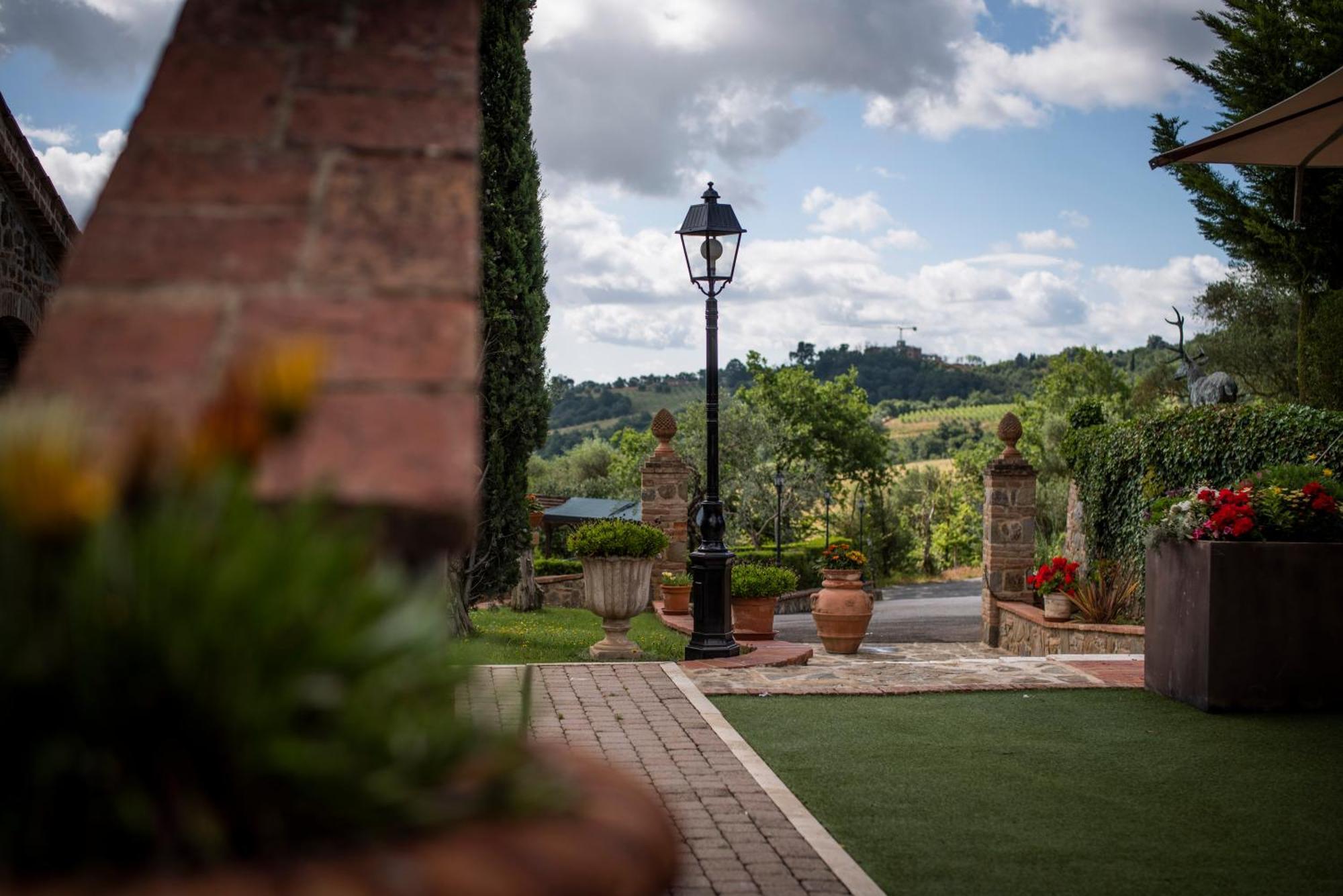 Poggio Paradiso Resort & Spa Montefollonico Exterior foto