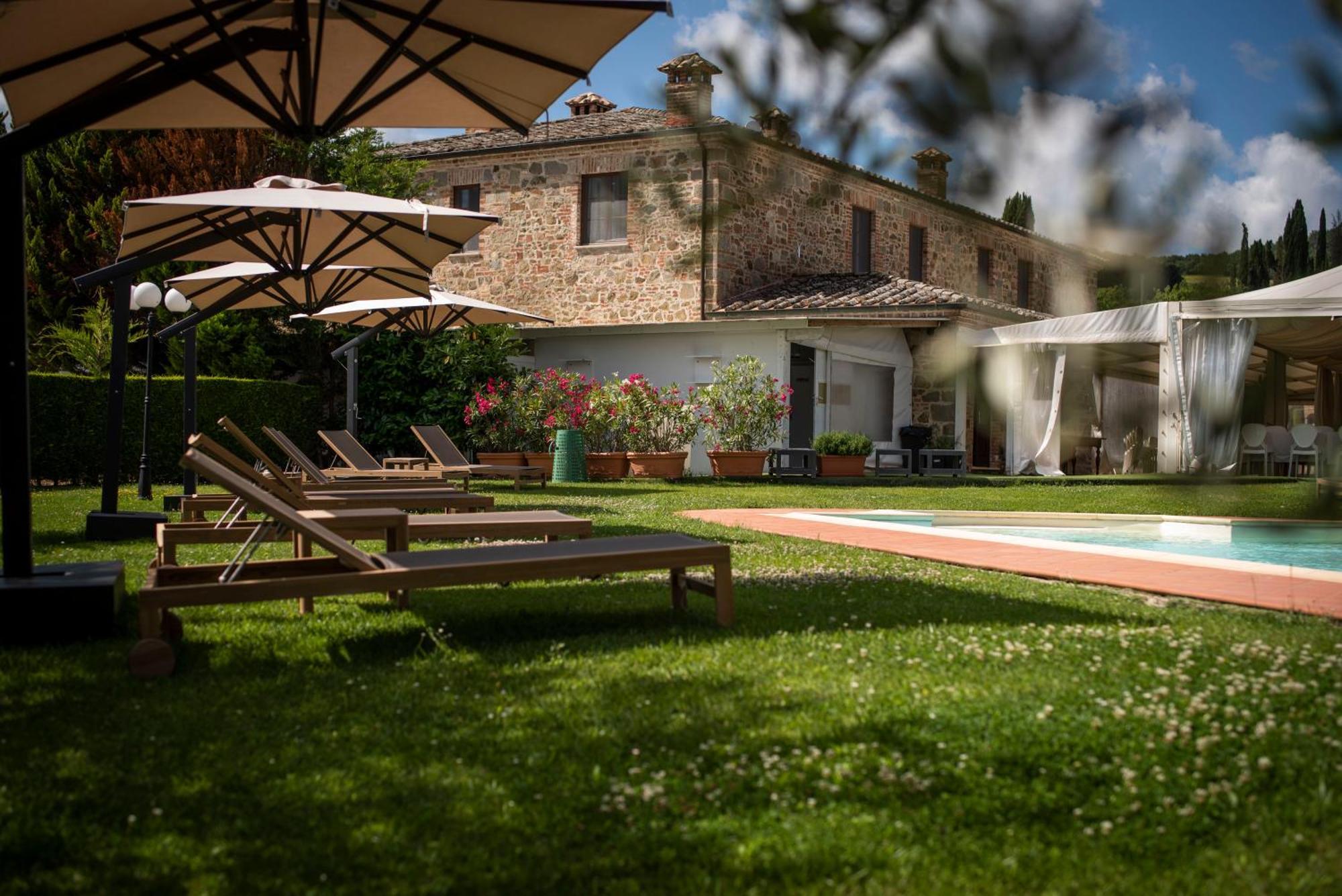 Poggio Paradiso Resort & Spa Montefollonico Exterior foto