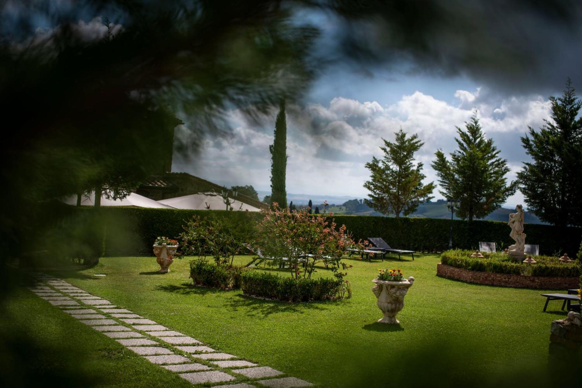 Poggio Paradiso Resort & Spa Montefollonico Exterior foto