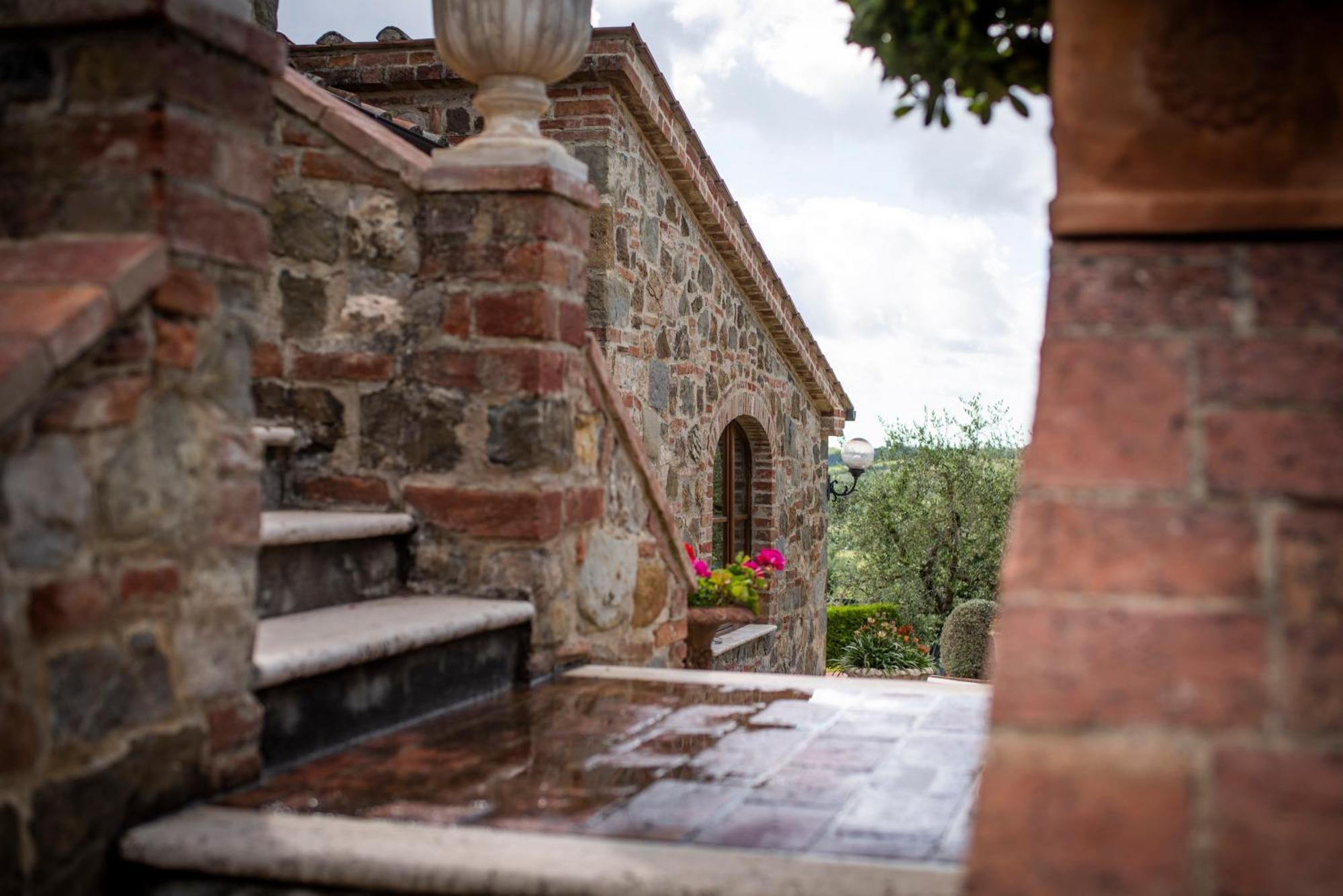 Poggio Paradiso Resort & Spa Montefollonico Exterior foto