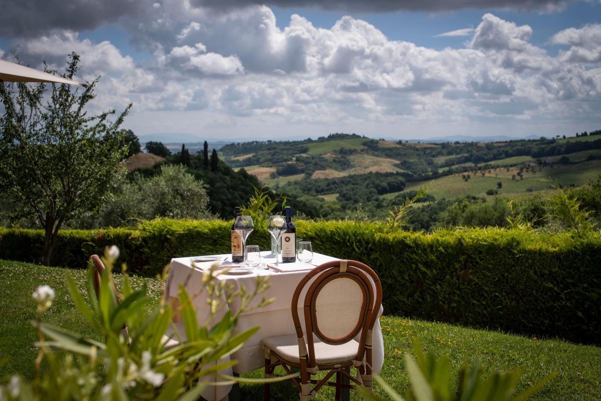 Poggio Paradiso Resort & Spa Montefollonico Exterior foto